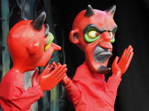 Nadal 2022. Cercavila i Els Pastorets de la Mula Baba a la pla&ccedil;a del Pallol per la coral de l'ADAC. Ajuntament de Girona