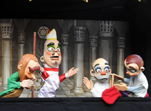 Nadal 2022. Cercavila i Els Pastorets de la Mula Baba a la pla&ccedil;a del Pallol