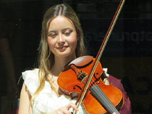 Temps de Flors 2022. Aparadors i decoraci&oacute; de comer&ccedil;os