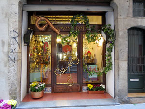 Temps de Flors 2022. Aparadors i decoraci&oacute; de comer&ccedil;os