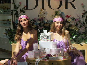 Temps de Flors 2022. Aparadors i decoraci&oacute; de comer&ccedil;os