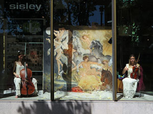 Temps de Flors 2022. Aparadors i decoraci&oacute; de comer&ccedil;os