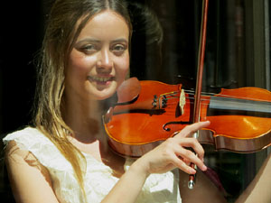 Temps de Flors 2022. Aparadors i decoraci&oacute; de comer&ccedil;os