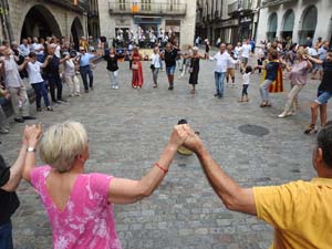 Diada Nacional 2023. Ballada de sardanes a la plaça del Vi