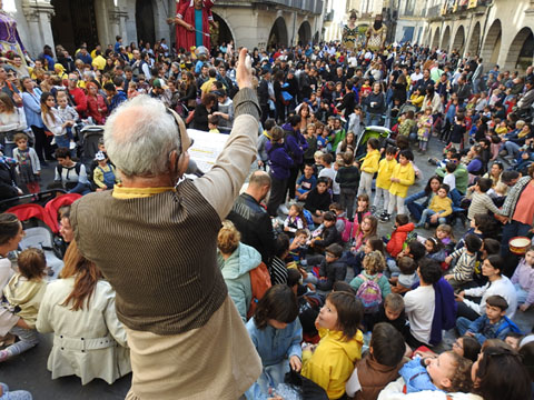 La plaça del Vi durant la presentació dels gegants