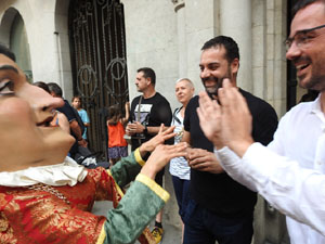 Arribada a la plaça del Vi i ball de l'Àliga de la Ciutat