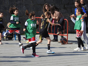 X Jornada de l'Esport Femen&iacute; 2023 a la pla&ccedil;a Salvador Espriu i la de Francesc Calvet i Rubalcaba