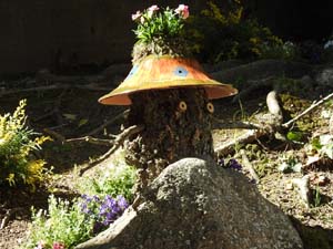 Temps de Flors 2023. Passeig Arqueològic - davant Banys Àrabs