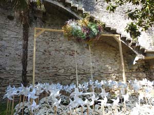 Temps de Flors 2023. Passeig Arqueol&ograve;gic. Sortida claustre de la Catedral