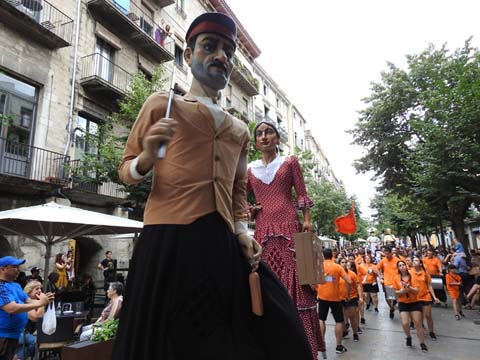 La cercavila a la Rambla de la Llibertat