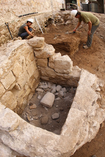 Restes medievals trobades durant les excavacions de l'antic Conservatori de Música. 2012