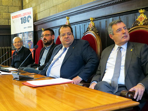 Presid&egrave;ncia de l'acte al Sal&oacute; de Plens de l'Ajuntament