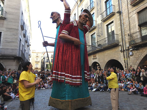 Ball final del gegant Gerió a la plaça del Vi