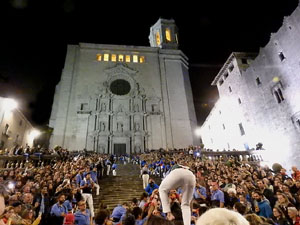 Fires de Sant Narc&iacute;s 2023. Pilar a les escales de la Catedral
