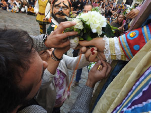 Toc de Rams. Cerimònia del canvi de rams de les gegantes