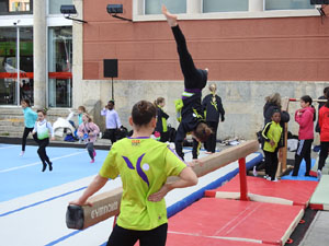 XII Jornada de l'Esport Femen&iacute; 2024 a la pla&ccedil;a Salvador Espriu i la de Francesc Calvet i Rubalcaba
