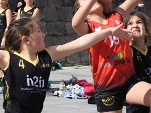 XII Jornada de l'Esport Femen&iacute; 2024 a la pla&ccedil;a Salvador Espriu i la de Francesc Calvet i Rubalcaba