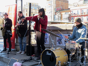 Nadal 2023. Girona Christmas Swing. Actuaci&oacute; de Aya & The Jumpin' Cats