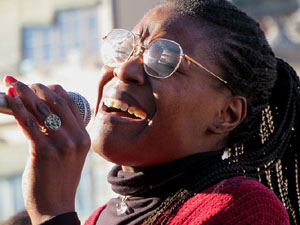 Nadal 2023. Girona Christmas Swing. Actuaci&oacute; de Aya & The Jumpin' Cats