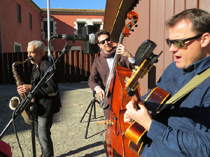 Nadal 2023. Girona Christmas Swing. Actuaci&oacute; de The Explosive Swing Trio