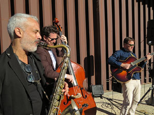 Nadal 2023. Girona Christmas Swing. Actuaci&oacute; de The Explosive Swing Trio
