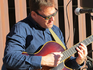 Nadal 2023. Girona Christmas Swing. Actuaci&oacute; de The Explosive Swing Trio