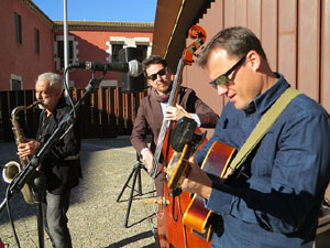 Nadal 2023. Girona Christmas Swing. Actuaci&oacute; de The Explosive Swing Trio