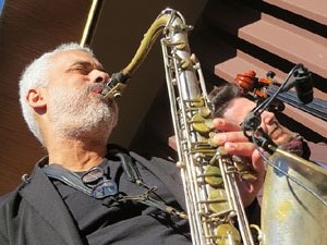 Nadal 2023. Girona Christmas Swing. Actuaci&oacute; de The Explosive Swing Trio