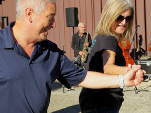 Nadal 2023. Girona Christmas Swing. Actuaci&oacute; de The Explosive Swing Trio