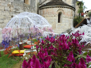 Temps de Flors 2024. Absis de Sant Pere de Galligants