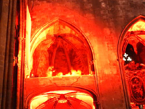 Representació de la Consueta de Sant Jordi cavaller a la nau gòtica de la Catedral