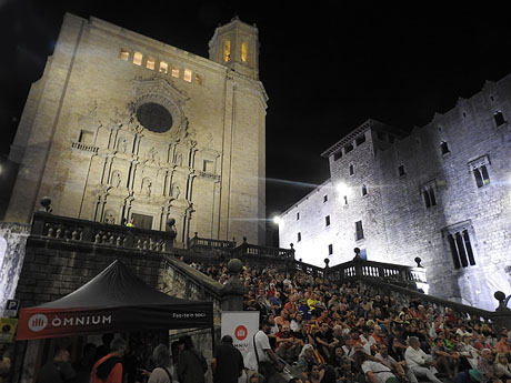 Diada Nacional 2025. XVII Marxa de Torxes de Girona a la plaça de la Catedral