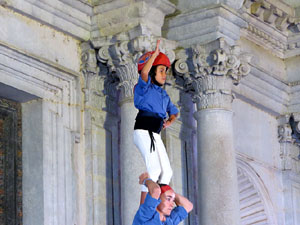 Fires de Sant Narc&iacute;s 2025. Pilar a les escales de la Catedral