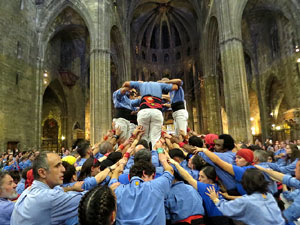 Fires de Sant Narc&iacute;s 2025. Pilar a les escales de la Catedral