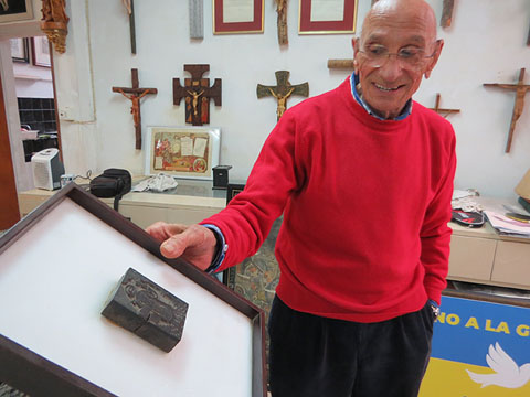 Pere Matas al seu estudi del barri de Santa Eugènia de Ter