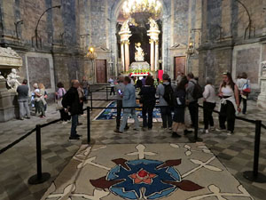 Temps de Flors 2025. Bas&iacute;lica de Sant Feliu (interior)