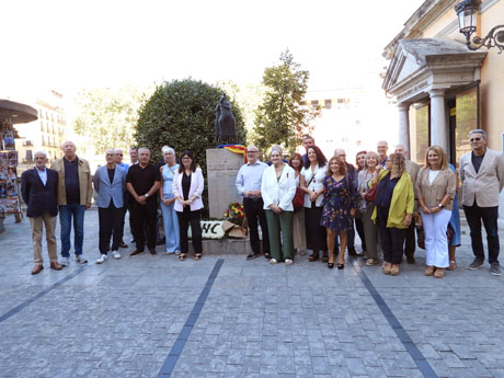 Homenatge floral a Carles Rahola a la Rambla de la Llibertat