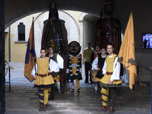 Toc de Rams. Cerim&ograve;nia del canvi de rams de les gegantes