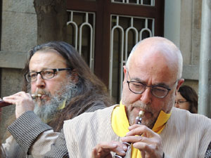 Cercavila pel barri del Mercadal amb gegants, capgrossos i bastoners