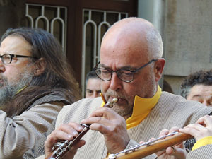 Cercavila pel barri del Mercadal amb gegants, capgrossos i bastoners