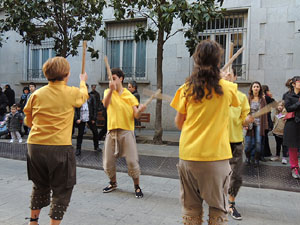 Cercavila pel barri del Mercadal amb gegants, capgrossos i bastoners