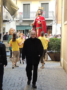 Cercavila pel barri del Mercadal amb gegants, capgrossos i bastoners
