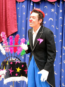 Espectacle de pallassos al Mercadal