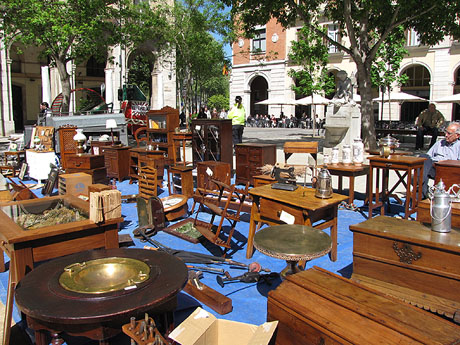 Festes de Primavera 2013. Fira d'Antiquaris i Brocanters a la plaça de la Independència