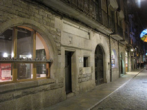 Nit de compres al carrer Ballesteries.