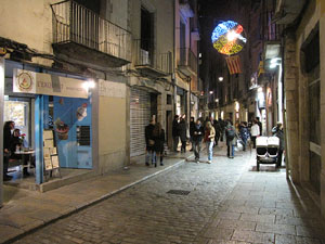 Nit de compres al carrer Ballesteries.