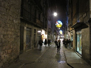 Nit de compres al carrer Ballesteries.