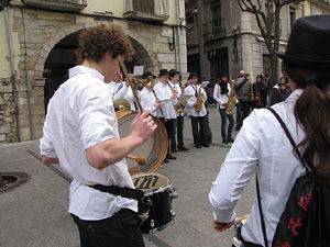 Cercavila per la Xarabanda Band pels carrers del Barri Vell