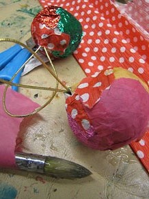 Taller de decoraci&oacute; nadalenca al Museu d'Art de Girona