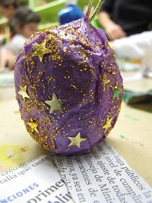 Taller de decoraci&oacute; nadalenca al Museu d'Art de Girona